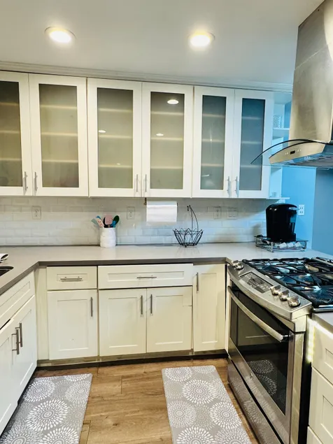 Modern Walk-to-Everything 4BR 3BA + Double Masters - Image 1