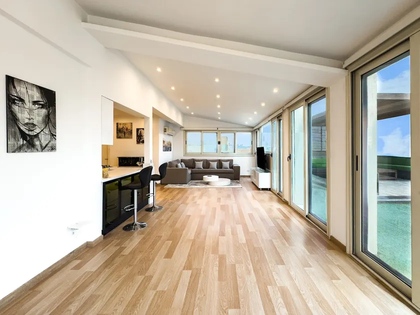 Luxury Penthouse + 160m² Rooftop - Image 1