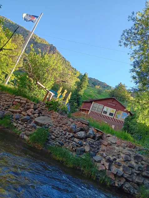 Creekside Mountain Getaway with Hot Tub - Image 1