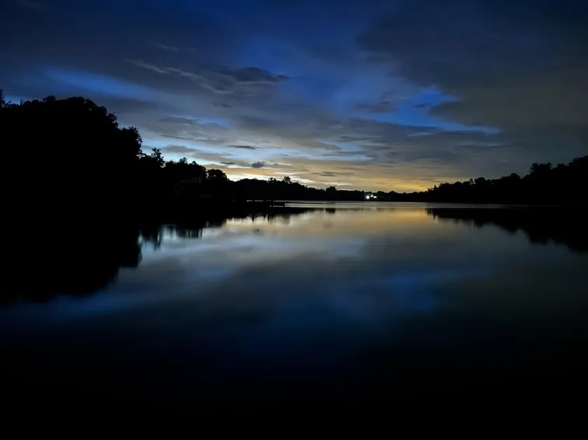 Nomini Nights – Waterfront Cottage - Image 1