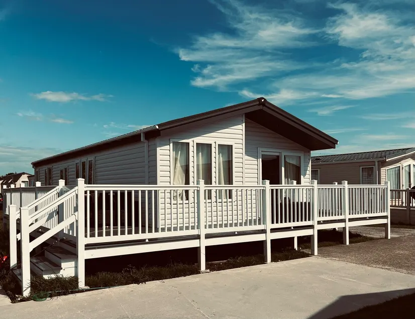 Luxury Lodge - Image 1