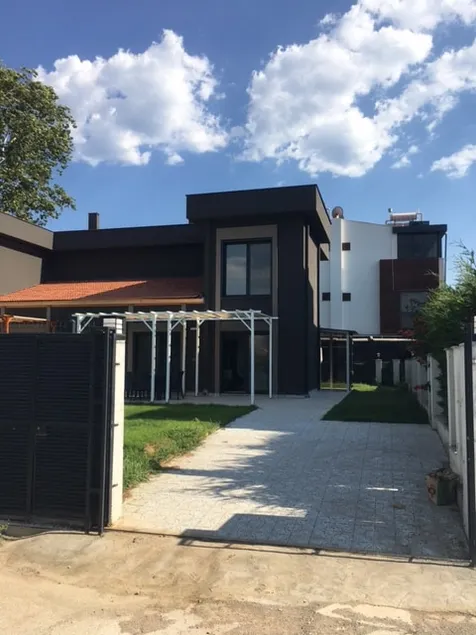 Detached villa, 100 m to the sea. Entire house and garden - Image 1