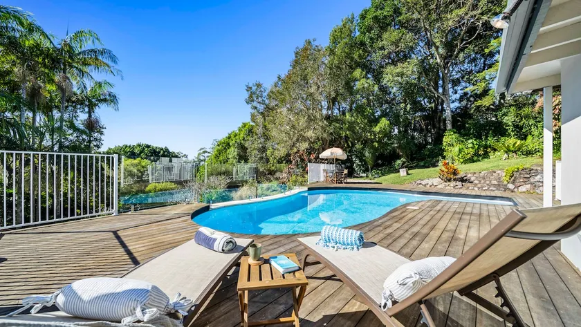 Surfers Rest - Stunning home 3 mins to beach - Image 1