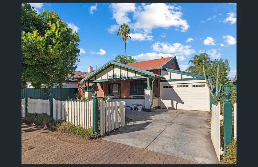 Picture Perfect Bungalow in Perfect Location - Image 1