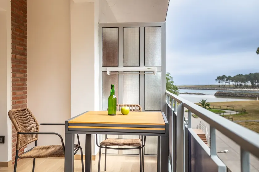 Modern Apartment with Stunning Terrace & Sea Views - Image 1