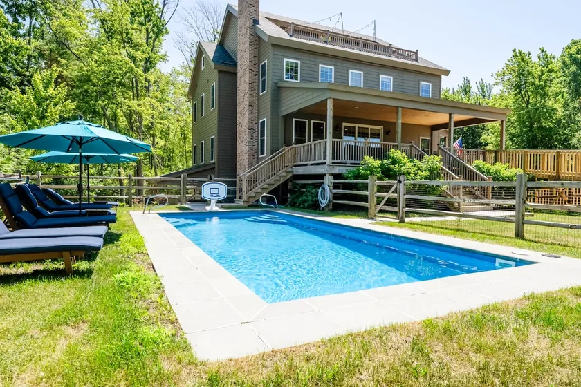 Luxury Lake Escape | Hot Tub-Pool-Pure Relaxation - Image 1