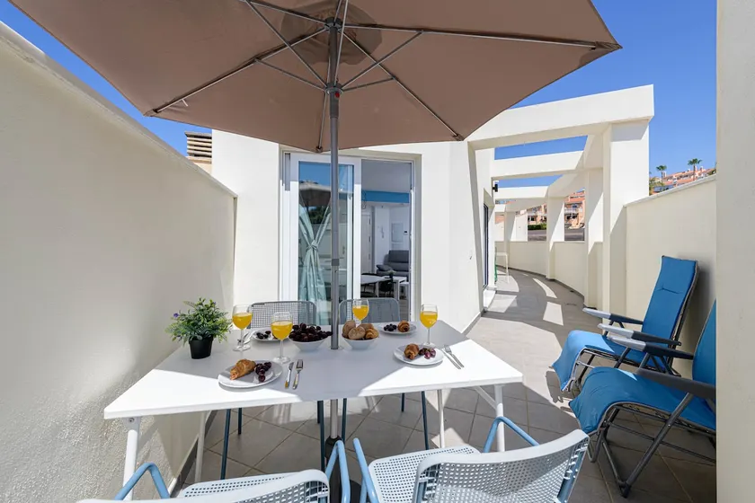 WintowinRentals Penthouse with Private Terrace in the Center of Rincón de la Victoria - Image 1