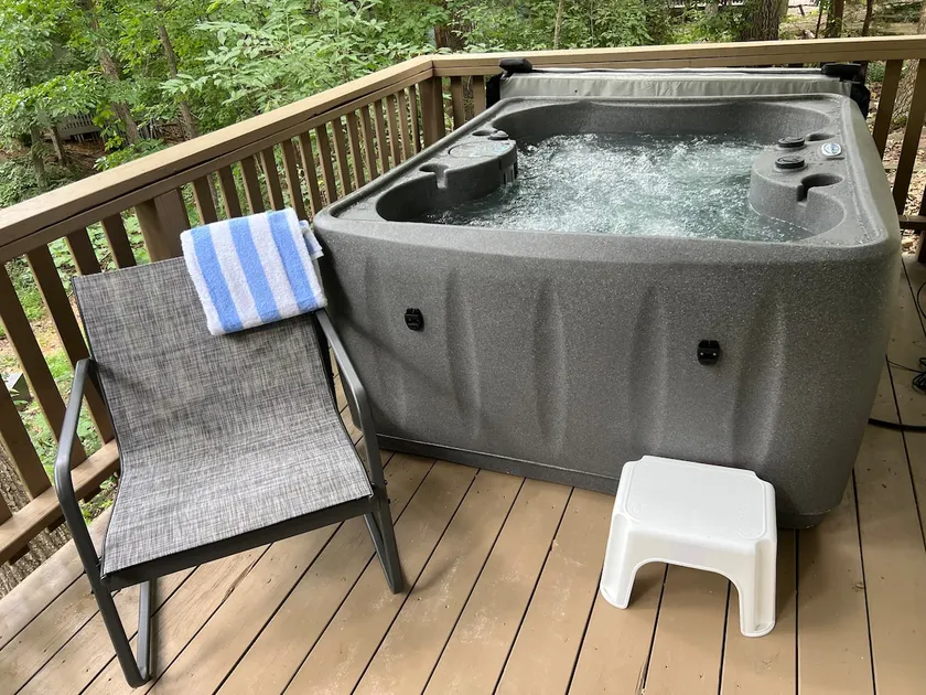 Hot Tub Townhouse, Trails & More - Image 1