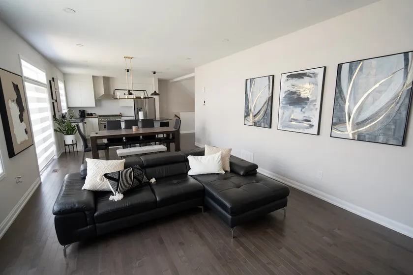 Chic 5 BED Haven in Barrhaven - Image 1