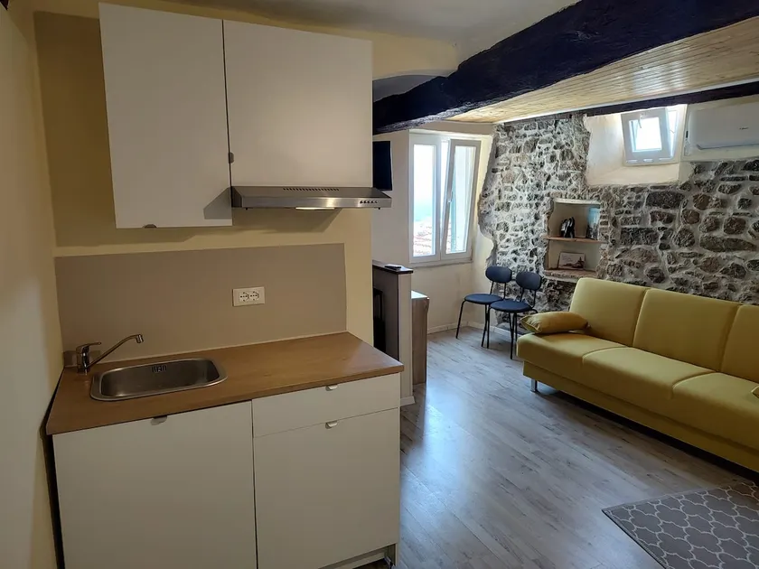 Apartment in a medieval village - Image 1