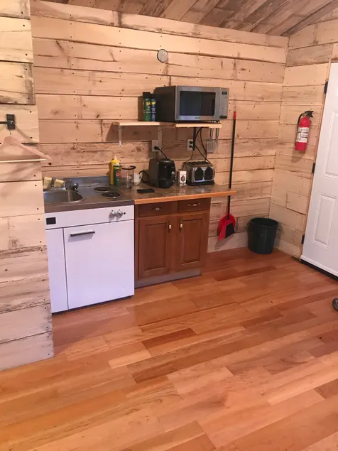 Strathroy Country Cabins - Image 1