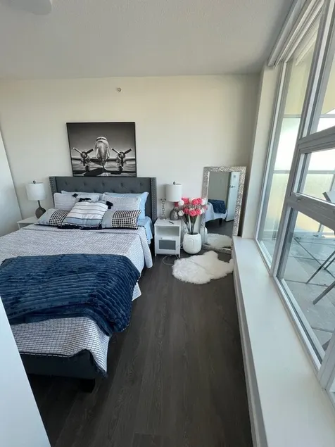 A Beautiful and Licensed Apartment in Richmond - Image 1
