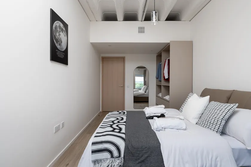 Walk to MK Station • Parking • Gym • Sleeps 3 - Image 1