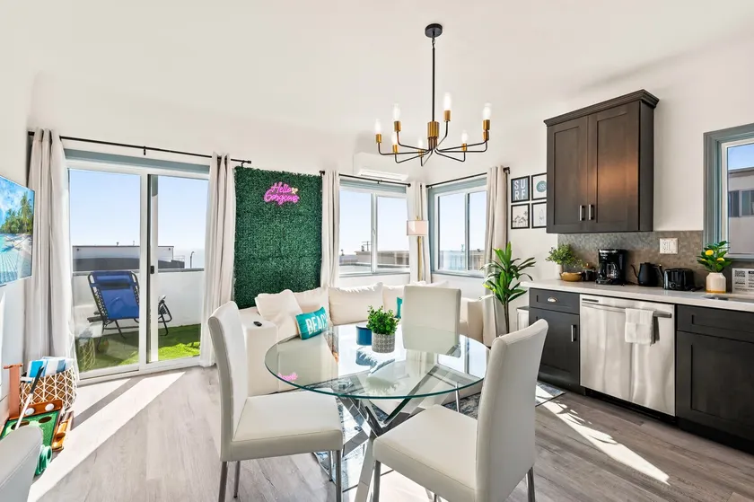 Coastal Getaway + Beautiful Ocean Views - Image 1