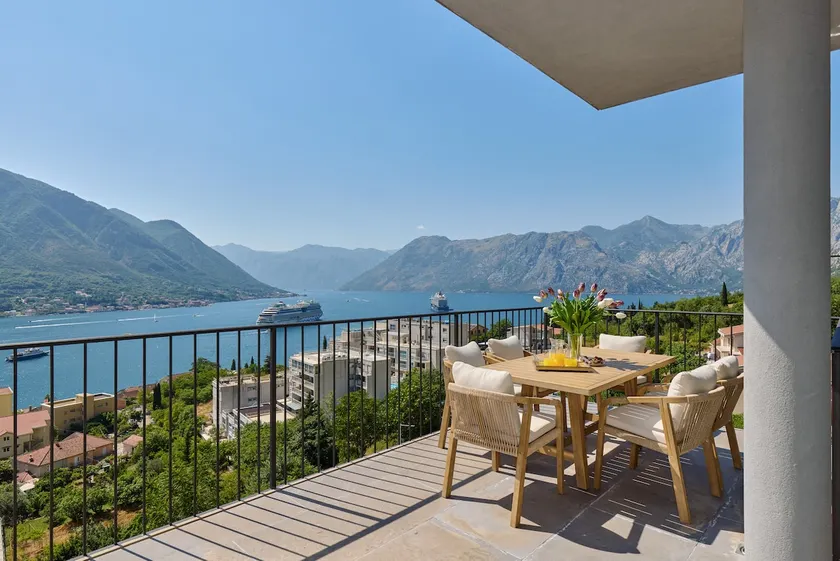 Sea Breeze Residence - Image 1