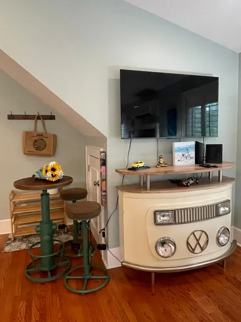Cozy Studio Near Downtown - Image 1