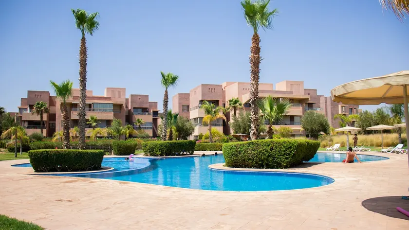 Luxurious Prestigia Apartment with Pool and Golf - Image 1