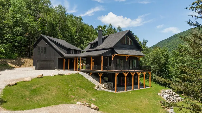 Skye Ridge Lodge: 5 Bed- 4.5Bath/Fireplace/Hot Tub - Image 1