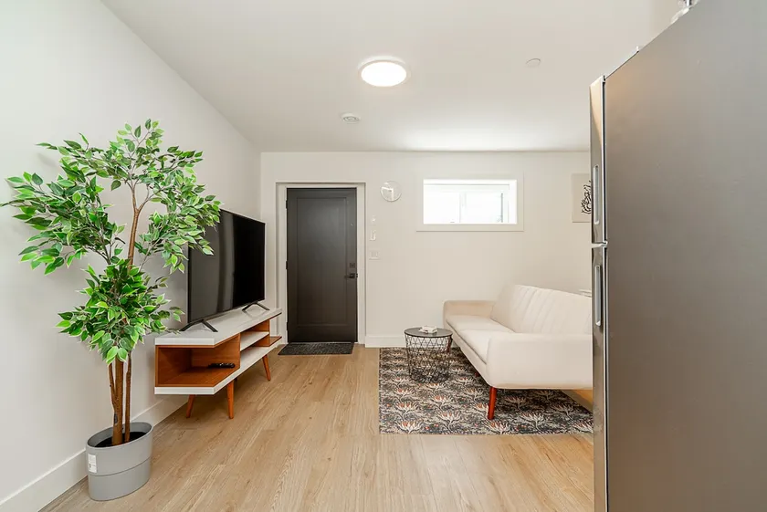 Cozy & Spacious 2BR Guest Suite, Near Vancouver - Image 1