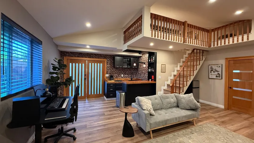 Cozy Loft House with Private Entry - Image 1