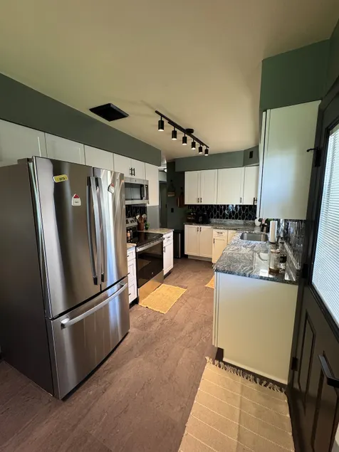 The Garden House | Renovated 2BR | Walk to LLWS - Image 1
