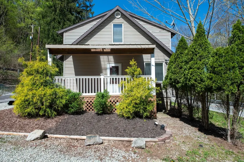 House - Privacy but close to HWY in Murrysville - Image 1