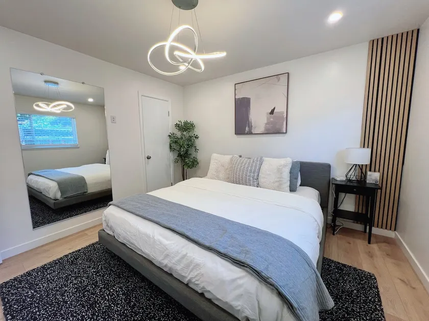 Wabi Way – Serene King Suite Near Stanford - Image 1