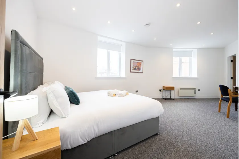 Stanway Apartments- Free Parking & Close To Tram Stop - Image 1