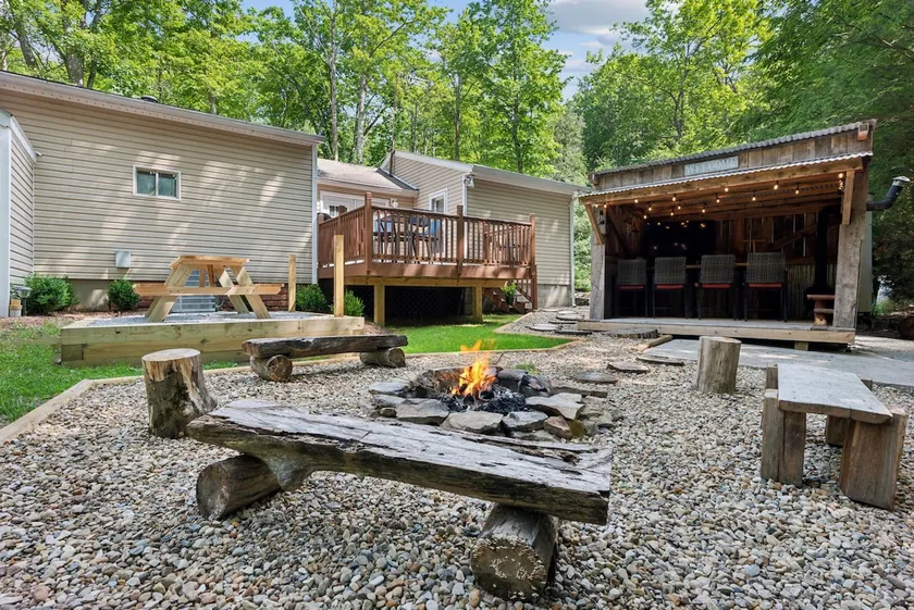 Hidden Valley, Sleeps 7, Backyard Bar, Hot Tub - Image 1