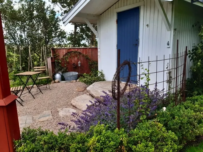 Garden cottage-bed & blanket, no kitchen, shared toilet - Image 1
