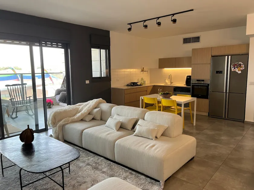 Cozy 5BR Family Flat • Near Tel Aviv - Image 1