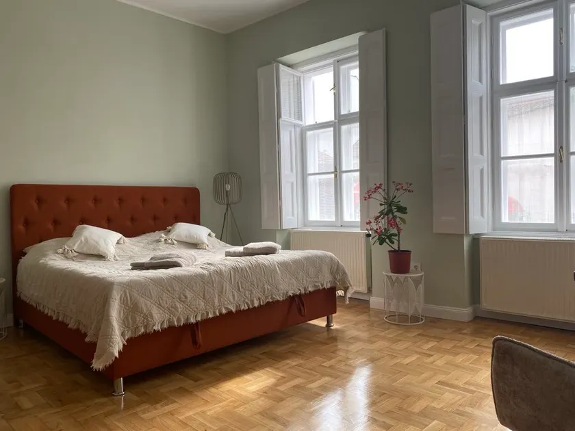 Patak & Stone apt. An old town retreat - Image 1