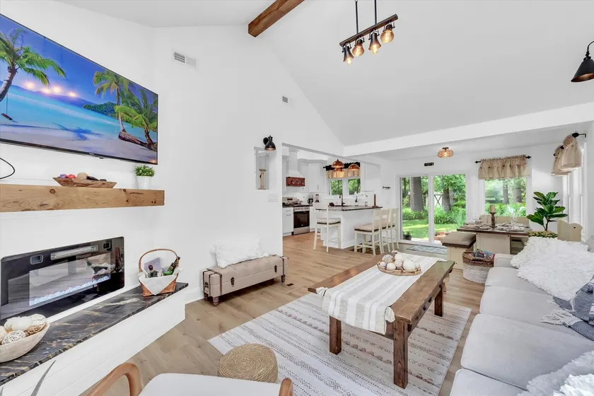 Lakeside Gem - Luxe 3BR Geneva Retreat, Lake Views - Image 1