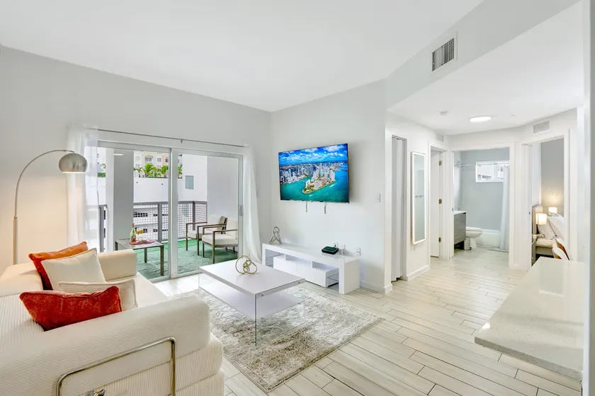 Chic 2BR Edgewater Condo w/ Views + Balcony - Image 1