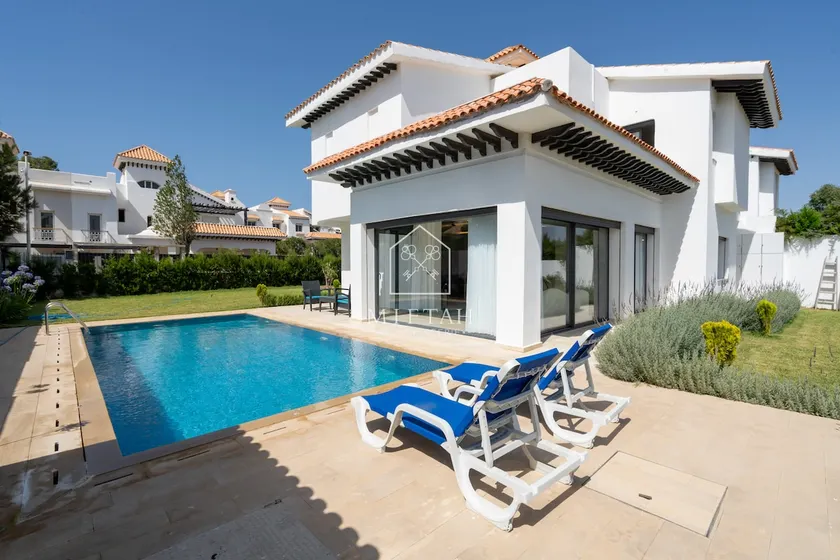 Luxury Villa with Private Pool STR1 - Image 1