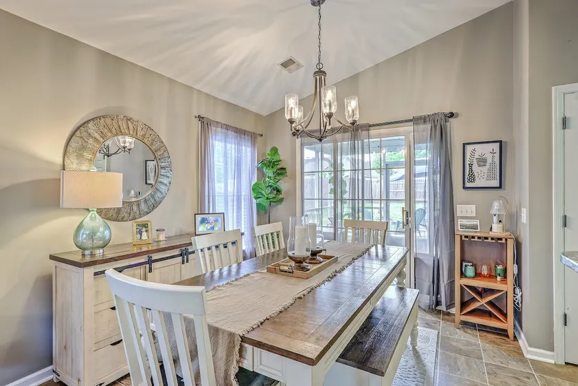 Stylish Remodeled Townhouse - Image 1