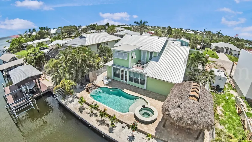 Casa Baybreeze - Luxury on Water - Image 1