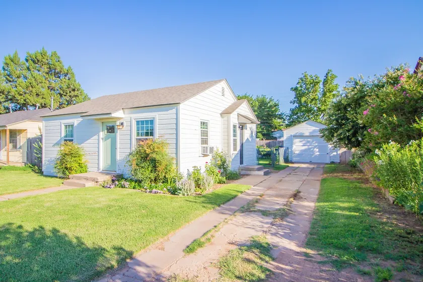 First Street Cottage LBK - Image 1