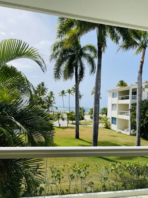 Playa Dorada King Bed Beachfront - Image 1