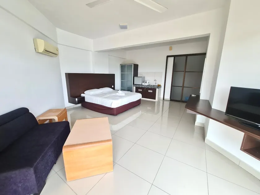 Teluk Batik Two Bedroom Balcony unit4 Pax Sea View - Image 1