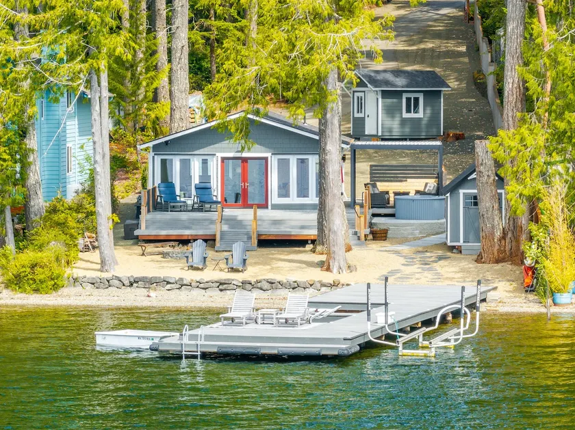 Sunsets at Mason Lake W/ Private Beach & Hot Tub - Image 1