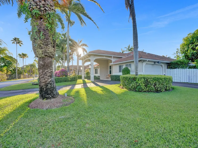 Fine House Near the Beaches - Image 1