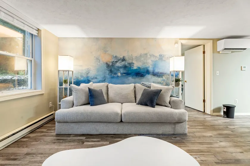 Modern 2BR | Steps to Campus | Free Parking | Wifi - Image 1