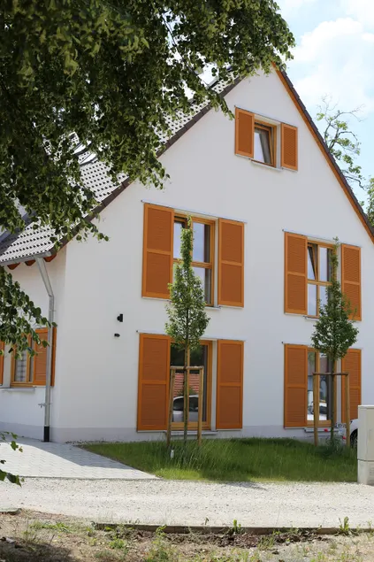 Suburban semi-detached house - Image 1