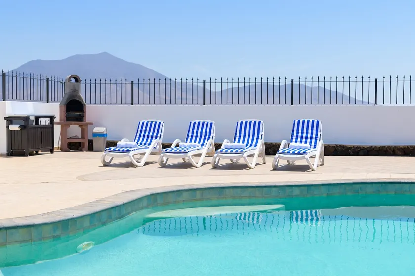 Vacker villa Linda - uppvärmd pool - gratis WiFi & Sky TV - utsikt över havet och bergen - Image 1