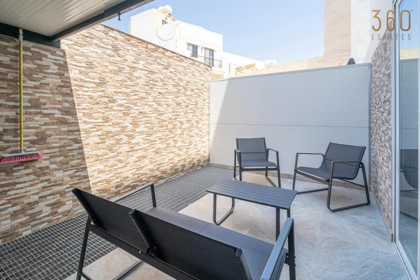 Relaxed 1BR Home with Backyard & Balconies,Tarxien - Image 1