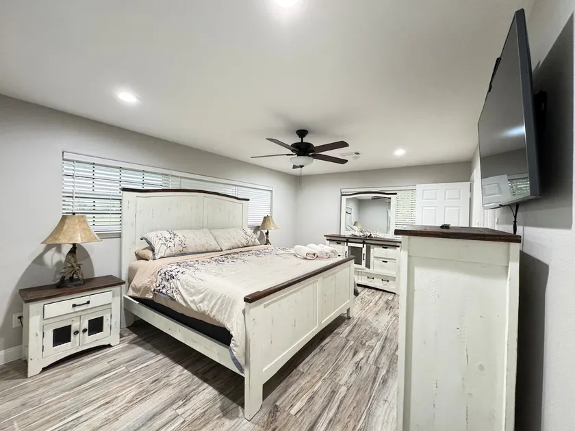 Spacious Country Escape in Alvin - Image 1