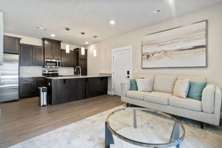 Sleek Urban Getaway - Image 1