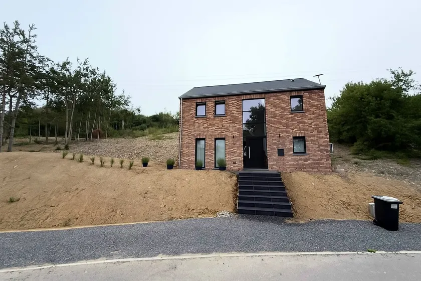 New 4-bedroom house - Image 1