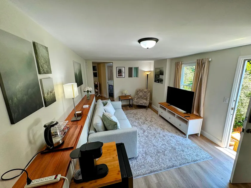 Peaceful Hillside Guesthouse - Image 1